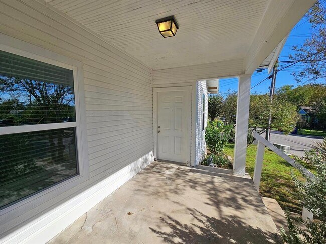 Foto del edificio - 1918 E 10th St