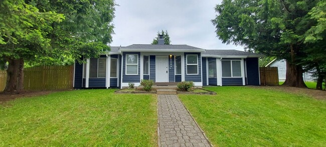 Foto del edificio - Auburn retro rambler home - 3 bedrooms and...