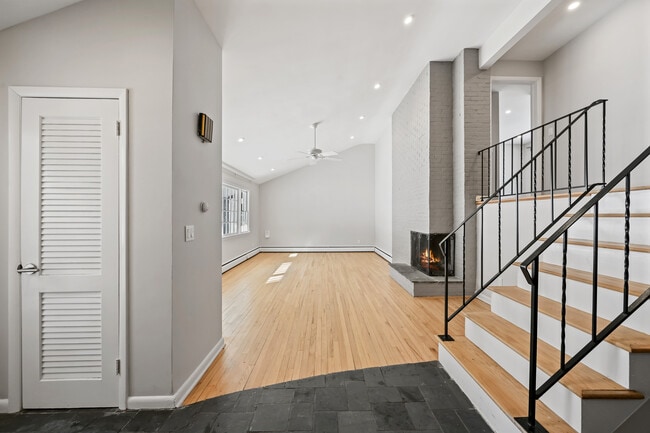 Building Photo - 75 Rivergate Dr