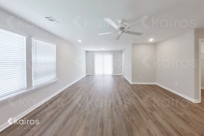 Building Photo - 18 Camper Cir