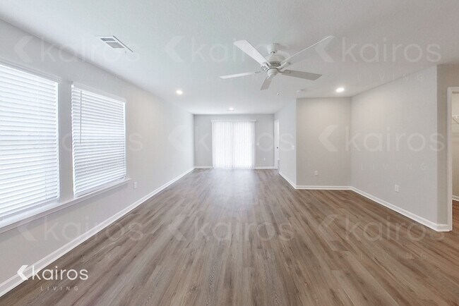 Foto del edificio - 18 Camper Cir