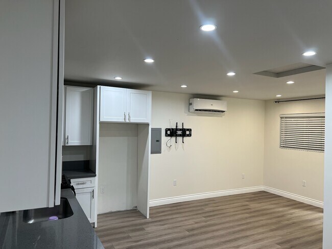 Building Photo - 1010 Omer Ln