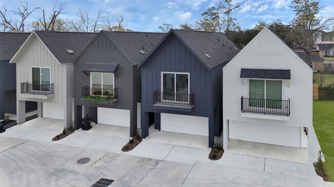 Building Photo - 409 Alvia Run Ln