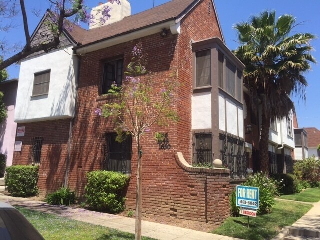 Building Photo - 1646 Rodney Dr