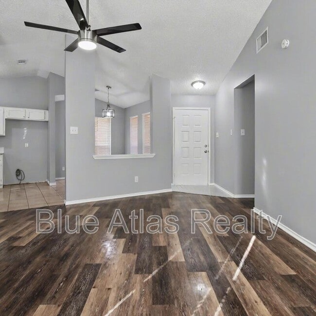 Building Photo - 1009 W Hills Terrace