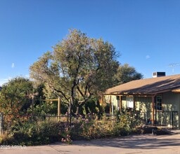 Building Photo - 4020 E Creek View Dr