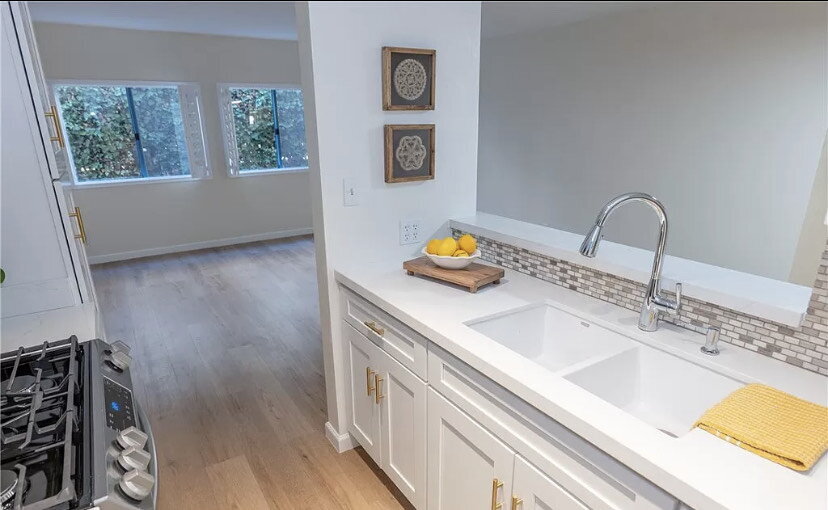 Foto principal - Located on a quiet, tree lined street in t...