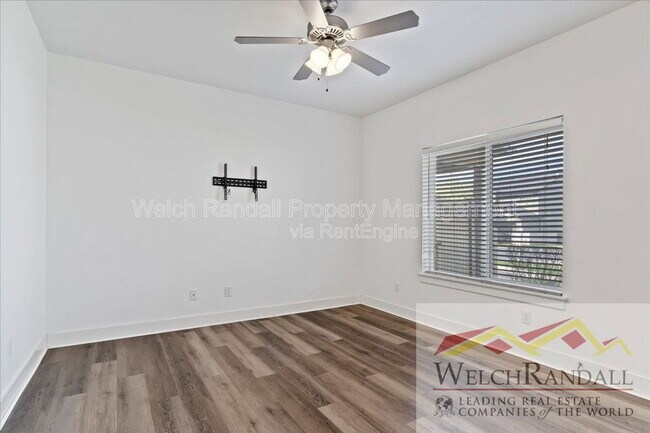 Building Photo - 2090 Carson Ave