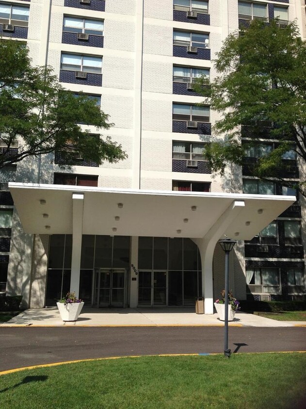 Main Enterance - 9009 Golf Rd