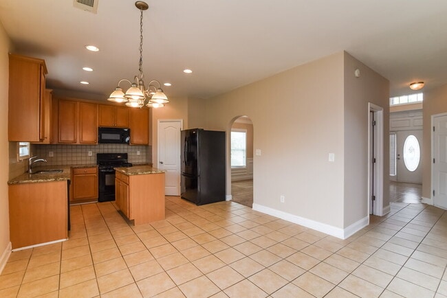 Building Photo - 917 Southfork Dr