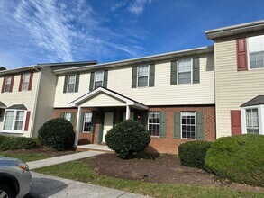 Building Photo - 302-864 Sheliah Ct
