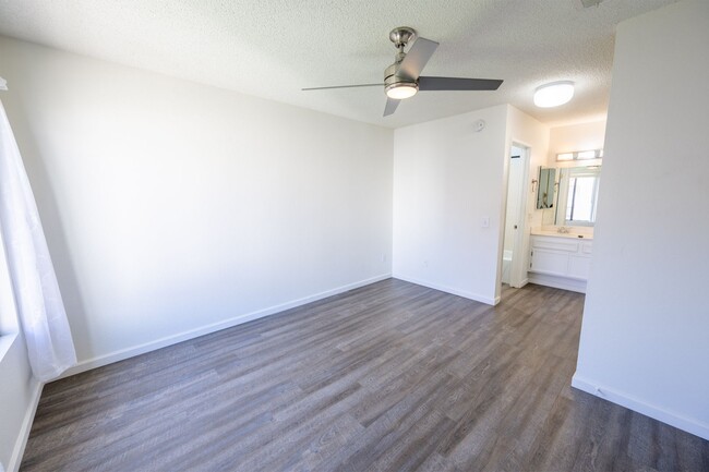 Building Photo - Remodeled One Bed Condo in Beautiful Locat...