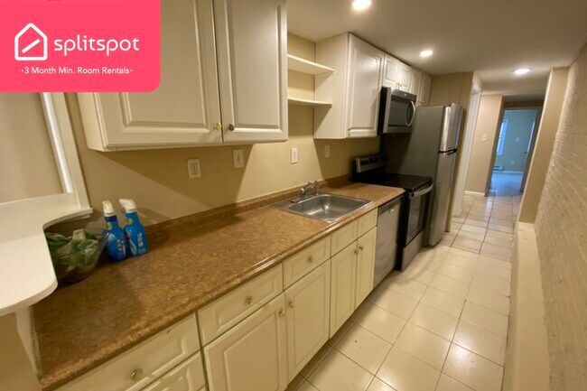 Foto del edificio - Private room in 4 bedroom Washington Apart...