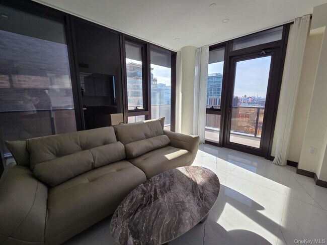 Foto del edificio - 36-21 Prince St