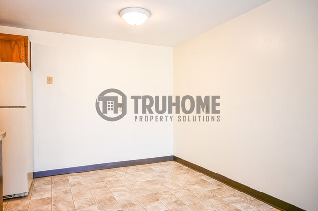 Building Photo - 715 N 40th St