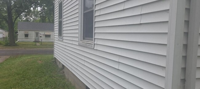 Building Photo - 1034 S Tonti Cir