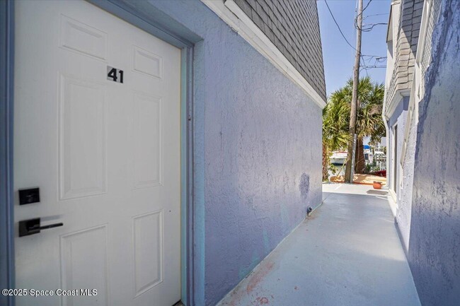 Building Photo - 390 W Cocoa Beach Causeway