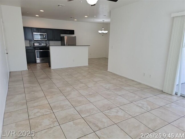 Foto del edificio - LOCATED JUST MINUTES FROM NELLIS AFB IN GU...