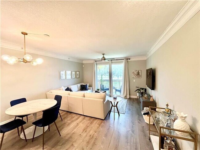 Foto del edificio - 2032 Alta Meadows Ln