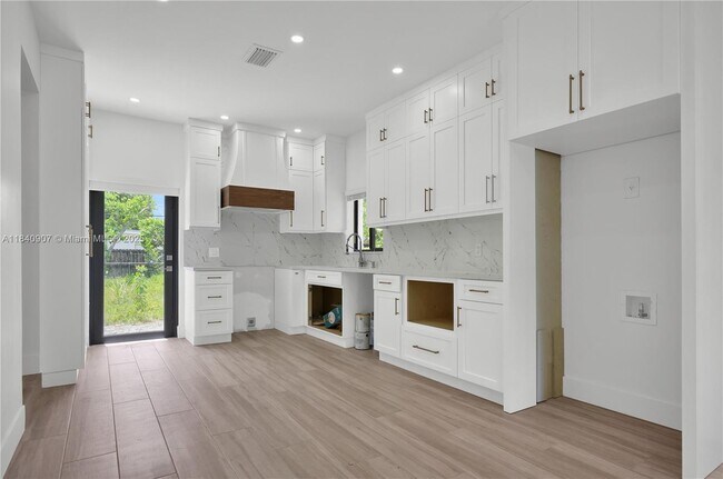 Foto del edificio - 10424 NW 33rd Ave