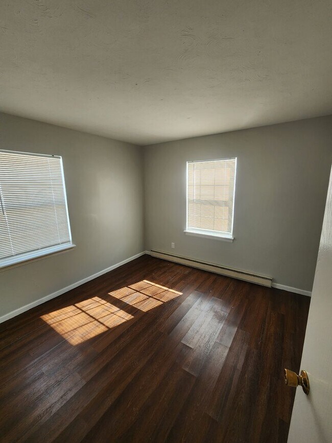 Foto del edificio - 2 bedroom 1 bath apartment
