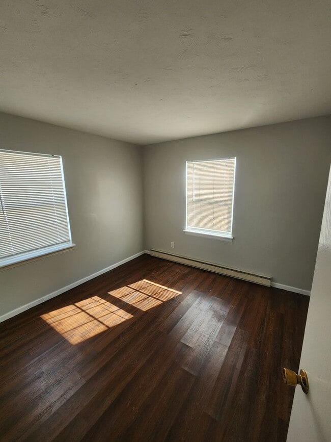 Building Photo - 2 bedroom 1 bath apartment