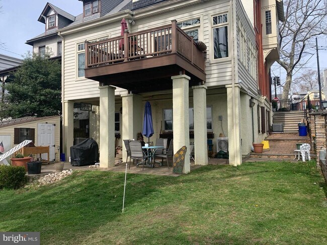 Foto del edificio - 256 Radcliffe St