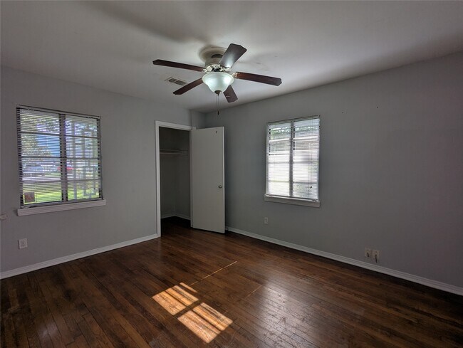 Foto del edificio - 322 W 27th St