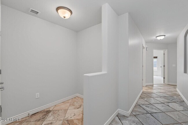 Foto del edificio - 5350 E Deer Valley Dr