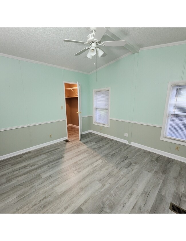 Building Photo - 569 Nicklaus Cir