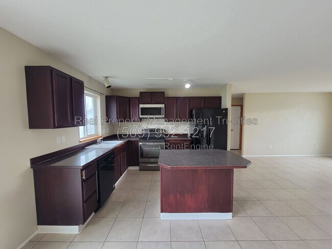 Foto del edificio - 6305 Thistledown Dr