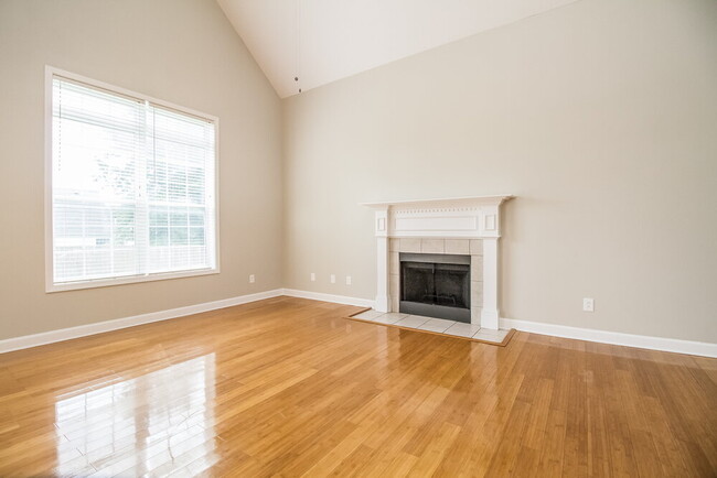 Building Photo - 906 Bexley Dr