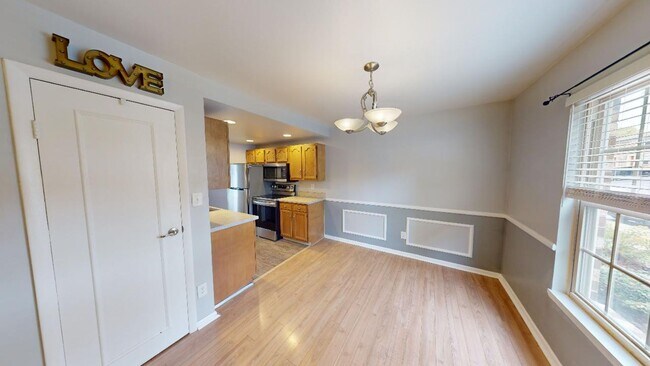 Building Photo - 2543 Scioto View Lane ( 43221)   ARLINGTON...