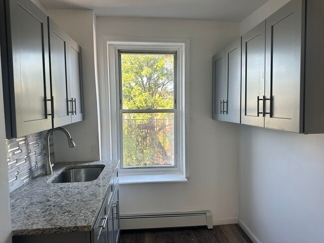 Building Photo - 340 2ND St