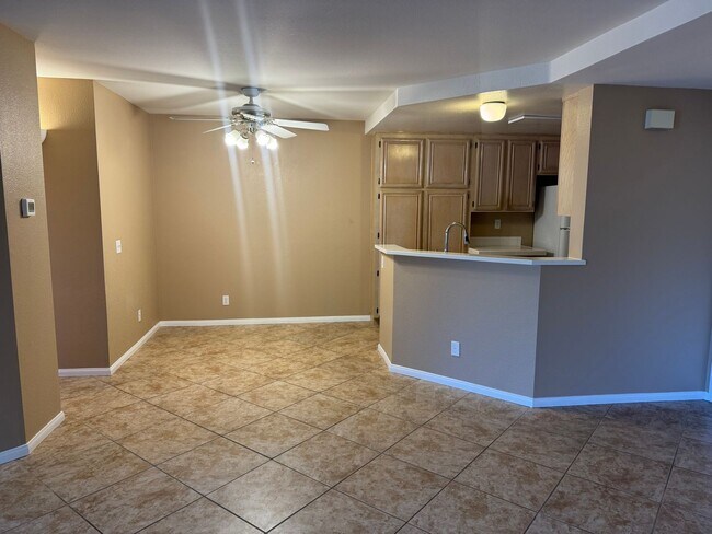 Building Photo - ***SCENIC SCRIPPS RANCH***2/2 CONDO W/ TAN...