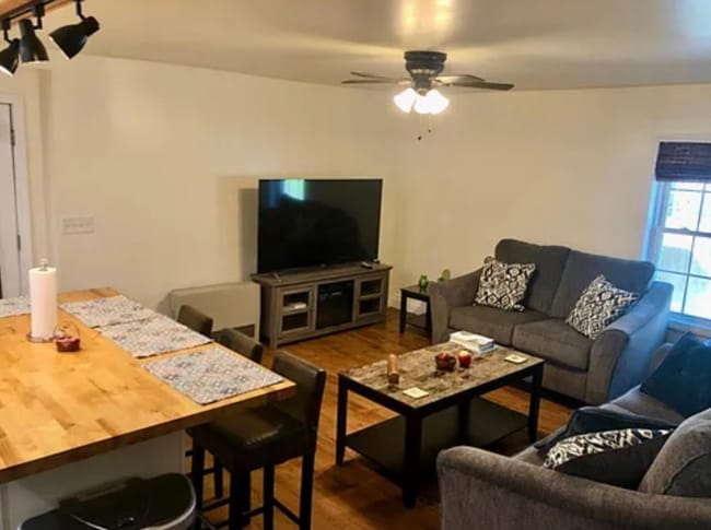 Building Photo - 657 Maine Ave