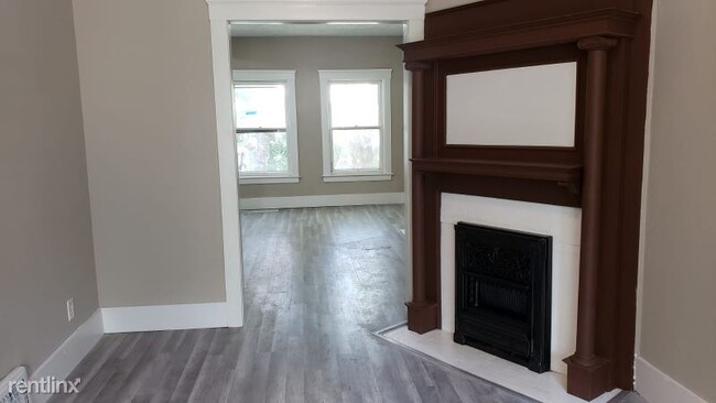Building Photo - 3 br, 1 bath Townhome - 7513 Lawnview Ave