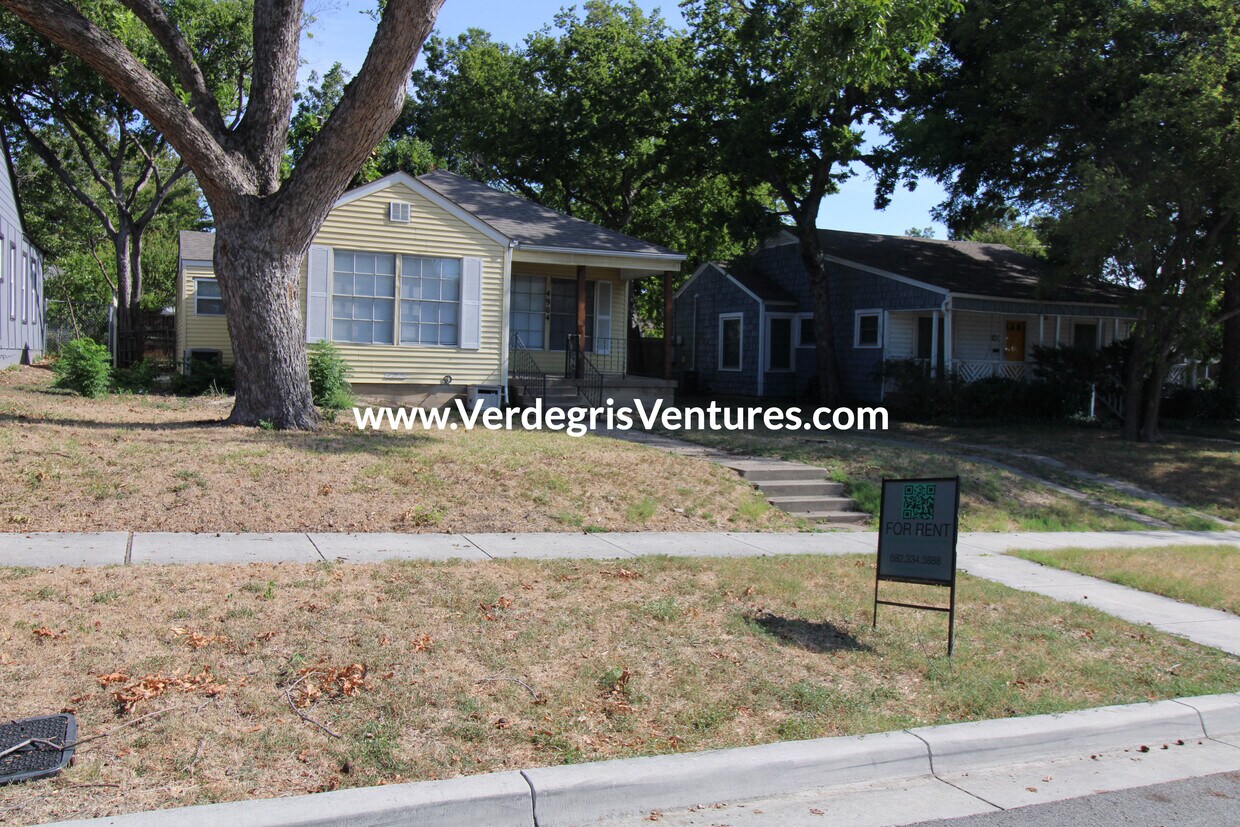 Primary Photo - 4904 Calmont Ave