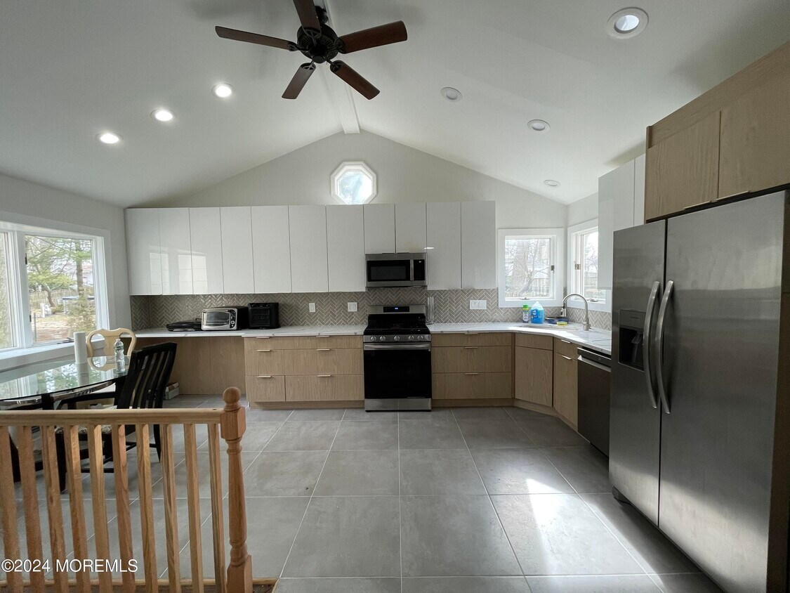 Foto principal - 20 Roslyn Dr