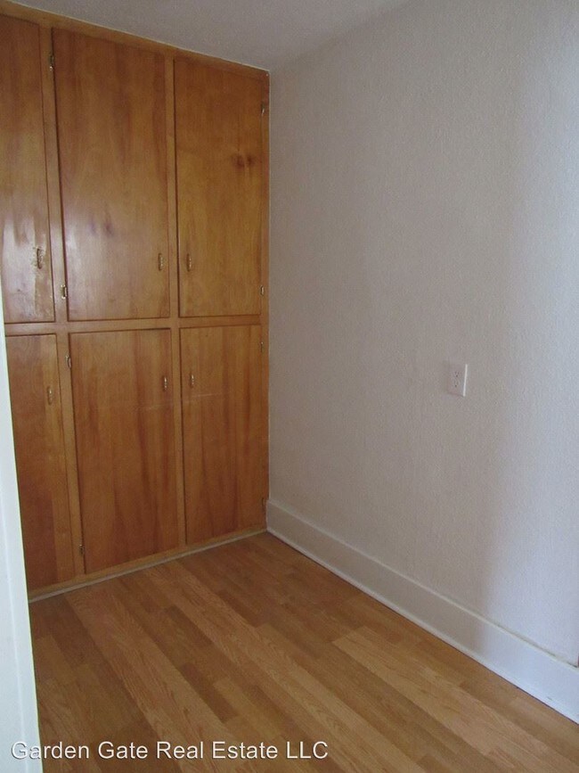 Foto del edificio - 1439 W Collins Dr