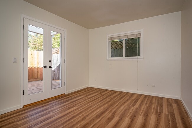Building Photo - Charming 2 bedroom home in Cuesta by the sea