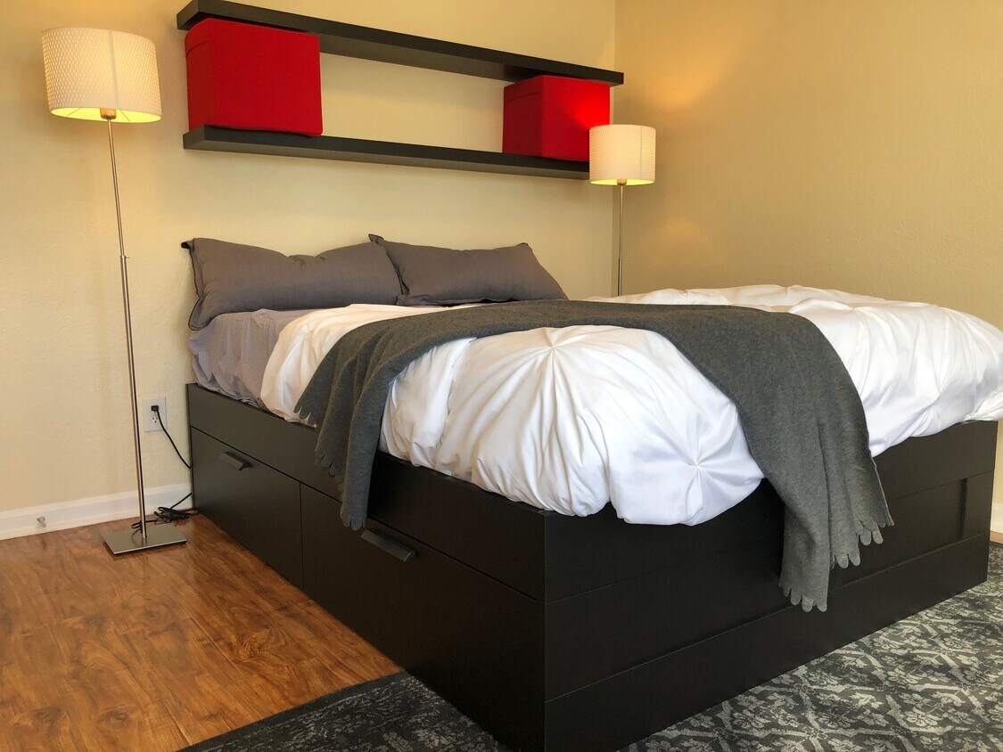 Foto principal - 4220 Carrington St