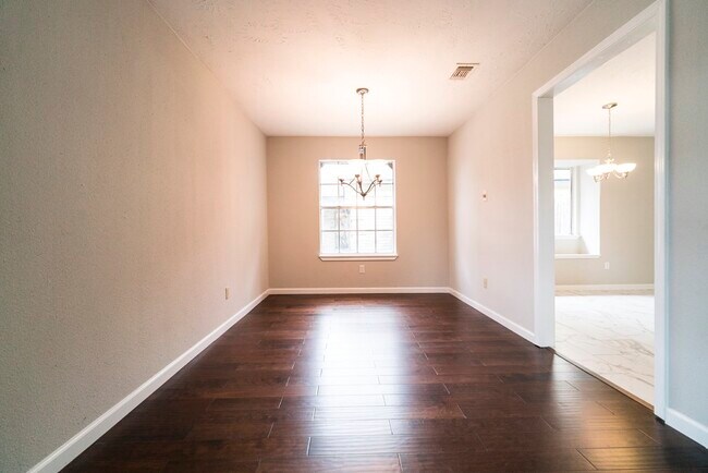 Foto del edificio - 2314 Pebbledowne Cir