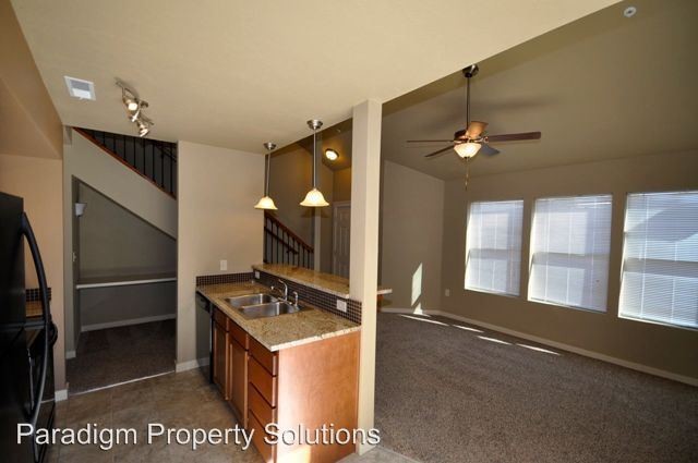 Building Photo - 8739 W Hackamore Dr