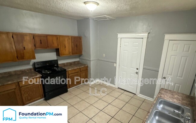 Building Photo - 942 S Greer St