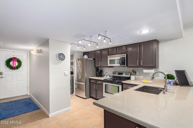 kitchen - 8651 E Royal Palm Rd