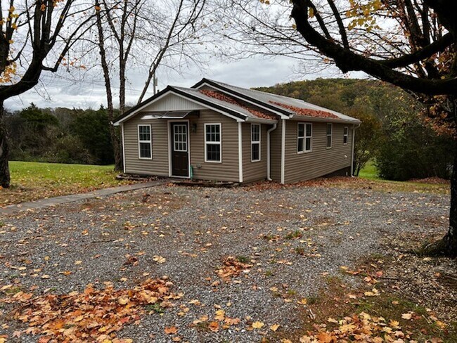 Building Photo - 37742 Greenback - 2 bedroom, 1.5 bath home...
