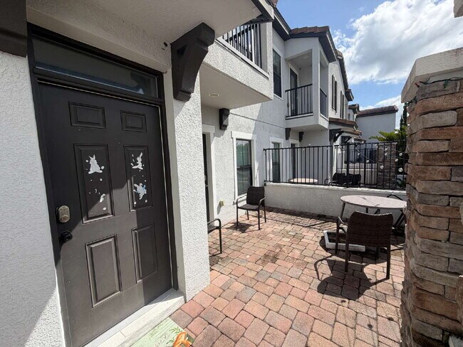 Foto del edificio - Charming 2-Bed Townhouse with Granite Eleg...