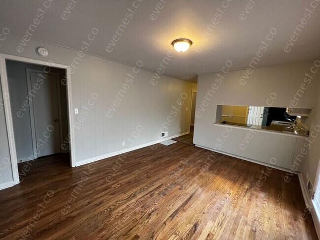 Foto del edificio - 1824 Maplecrest Ln