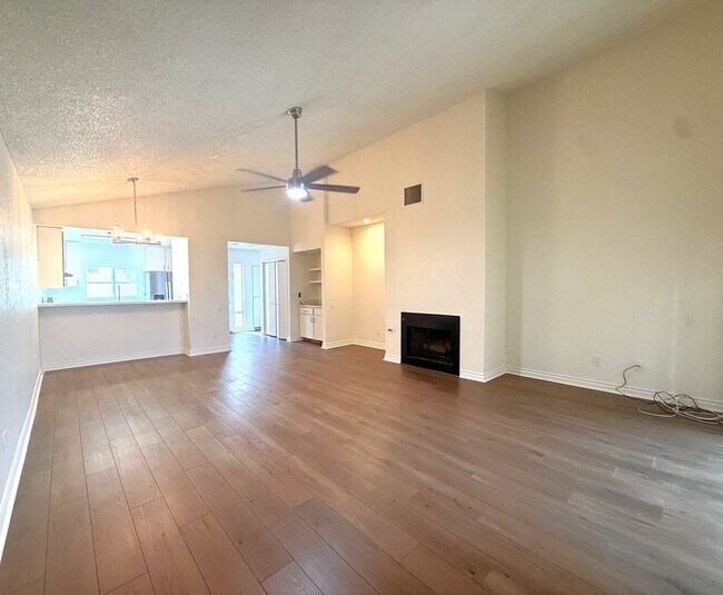 Foto del edificio - AVAILBLE NOW!!! Updated 2 Bedroom 2 Bathro...